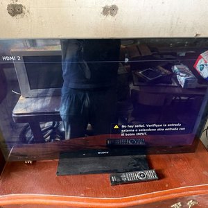 Televisor Sony Bravia con Control Remoto - imagen 2