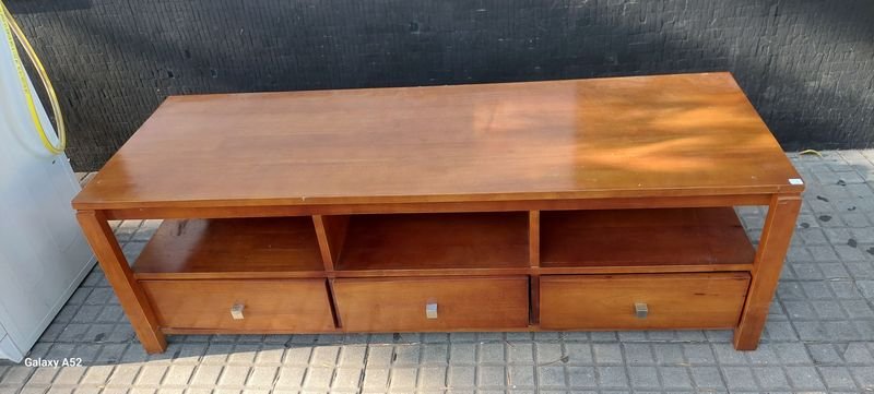 Rack de TV en madera con estantes y cajones - imagen 6