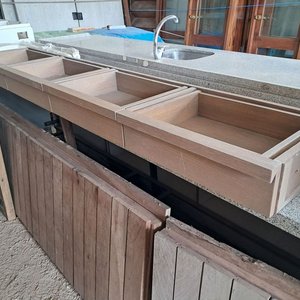 Lote siguiente: Cajonero Bajo Mesada de Roble con 4 Cajones