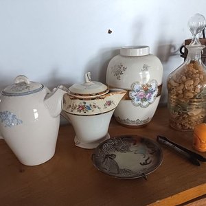 Lote de Adornos Antiguos: Florero, Botellón, Teteras y Más - imagen 2