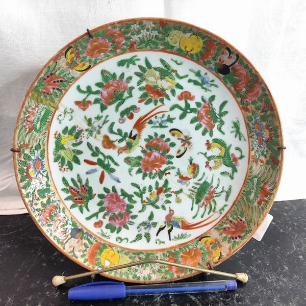 Antiguo plato Cantón de porcelana con soporte, circa 1850 - imagen 1