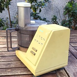 Procesadora de alimentos Philips con recipiente, tapas y discos accesorios para corte o rallado - Funciona - imagen 5