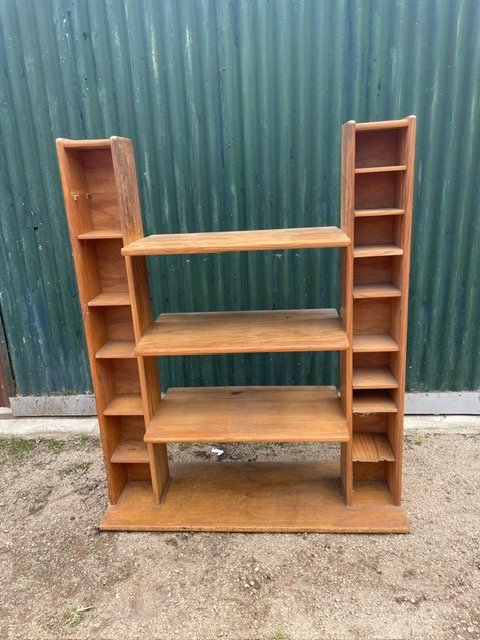 Muebles de madera con estantes - imagen 3