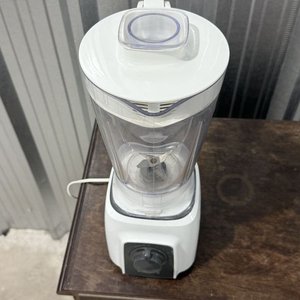 Licuadora Philips Blanca con Panel Negro y Vaso Transparente - imagen 5