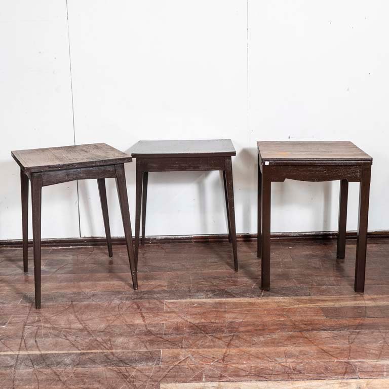 Lote anterior: Muebles de madera con detalles y faltantes