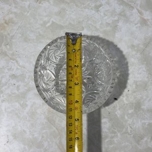 Lote de 4 piezas de vidrio y cristal: jarra, pastelera, florero y caramelera - imagen 4