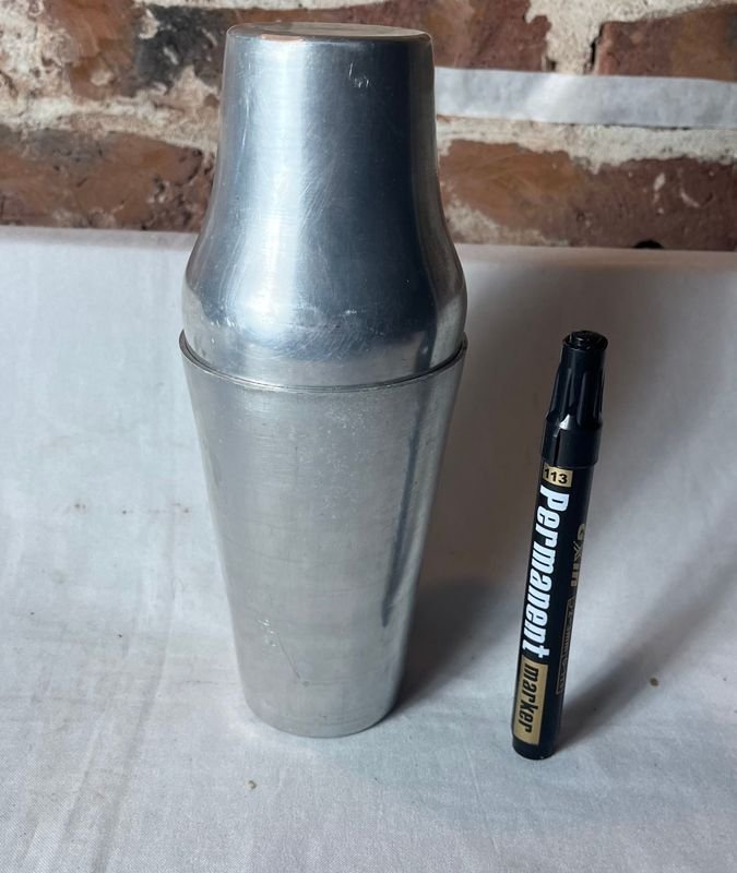 Antigua Coctelera de Aluminio