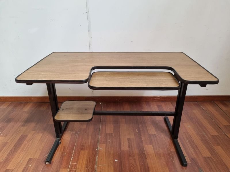 Escritorio Con Bandeja y Silla de Oficina