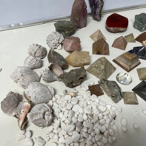 Lote Variado de Piedras Naturales, Caracoles y Pirámides Decorativas - imagen 15