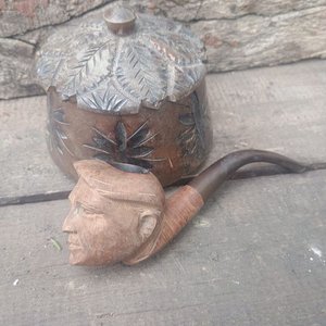 Tabaquera de Madera Tallada con Pipa de Rostro Humano - imagen 1