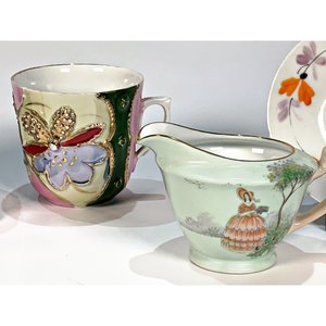 Set de 7 Piezas de Loza y Porcelana: Lechera Verde, Tazas y Azucarero Isabelino - imagen 4