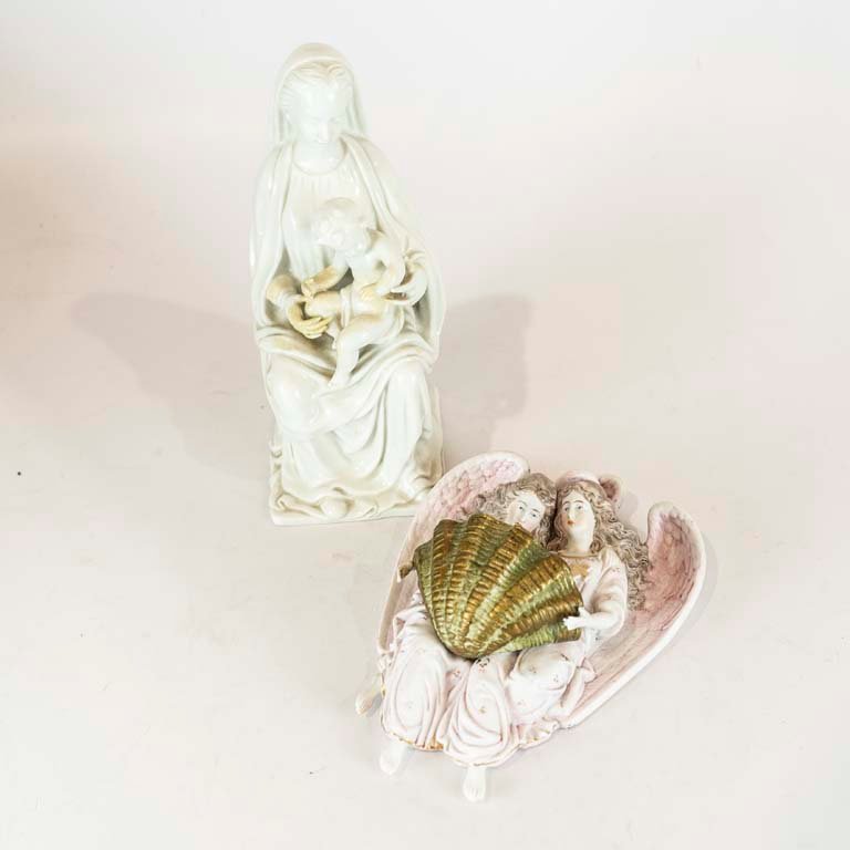 Lote siguiente: Dos grupos religiosos de porcelana - Medidas: 25 y 22.5cm