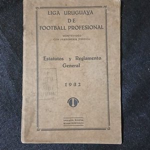 Lote siguiente: Estatutos y Reglamento General Liga Uruguaya de Football Profesional 1932