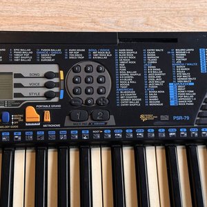 Teclado Yamaha PSR-79 con Transformador y Estuche - imagen 4