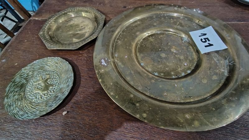 Platos decorativos en bronce para decorar tu hogar - imagen 2