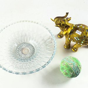 Centro de mesa hialino, esfera decorativa y elefante dorado - imagen 2