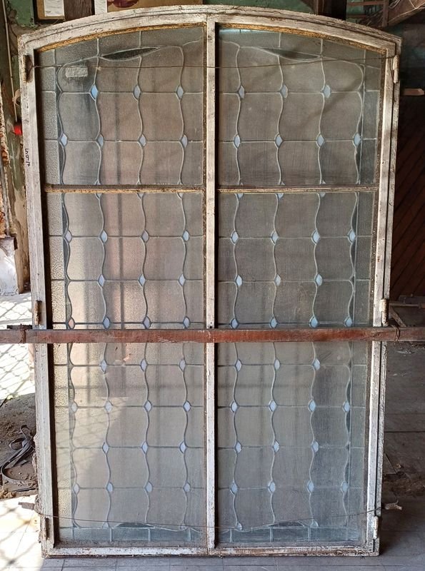 Ventana de hierro con vitrales decorativos - imagen 7