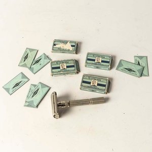 Lote anterior: Máquina de afeitar antigua con 3 cajitas con repuesto de hoja Gillette 