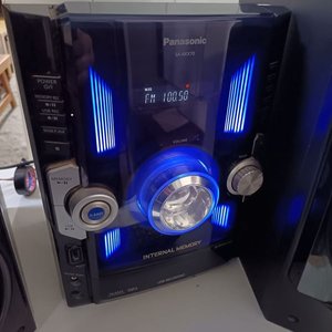 Equipo de Sonido Panasonic SA-AKX70 con Parlantes Super Woofer y Control Remoto - imagen 2
