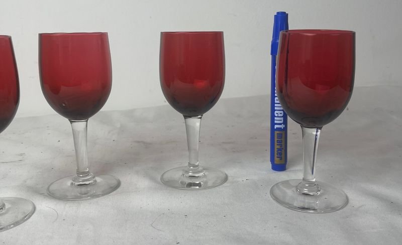Lote anterior: Copas de vino con tinte rojo