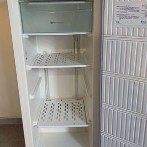 Freezer Vertical White Westinghouse WU175BSW Blanco con 5 Estantes - imagen 5