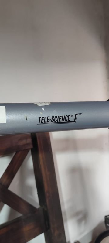Telescopio Tele-Science con trípode