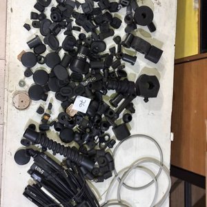 Lote de Gomas y Piezas de Caucho Variadas - imagen 1