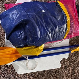 Lote anterior: Bote Inflable Azul y Amarillo con Remos