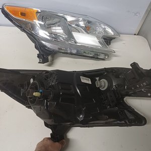 Juego de Ópticas Delanteras Izquierda y Derecha para Nissan Versa - imagen 5