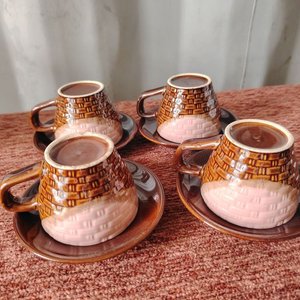 Juego de 4 pocillos de cerámica con relieve y platos - imagen 6