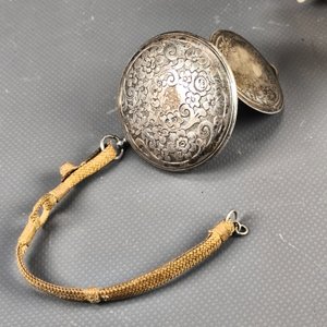 Rapetera Antigua con Colgante para Llavero en Metal Plateado con Diseños Florales - imagen 4