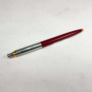Lapicera Parker Clásica Roja y Plateada - imagen 2