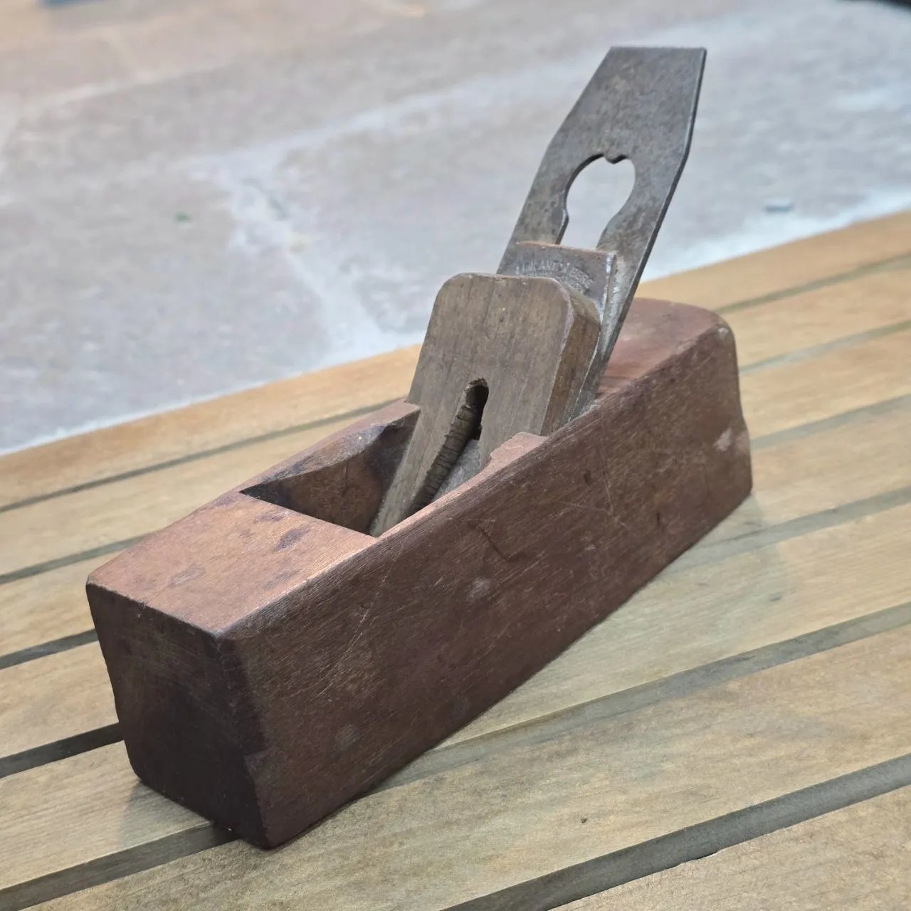 Plano de madera para tallar con cuchilla metálica - imagen 5