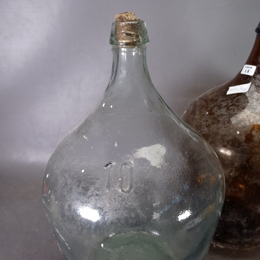 Dos damajuanas de 10 litros en vidrio traslucido y ámbar - imagen 6
