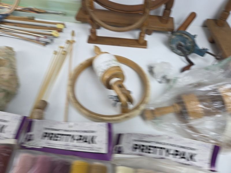 Gran lote de accesorios para costura y tejido - imagen 8