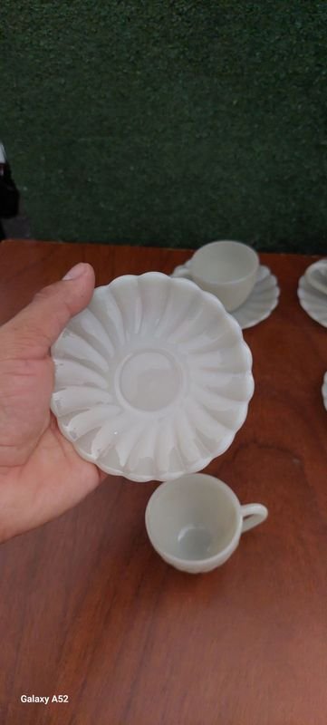 Tazas y platillo de porcelana blanca - imagen 16