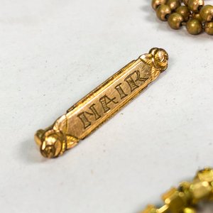 Tres Cadenas y Prendedor Enchapado con Grabado Nair - imagen 4