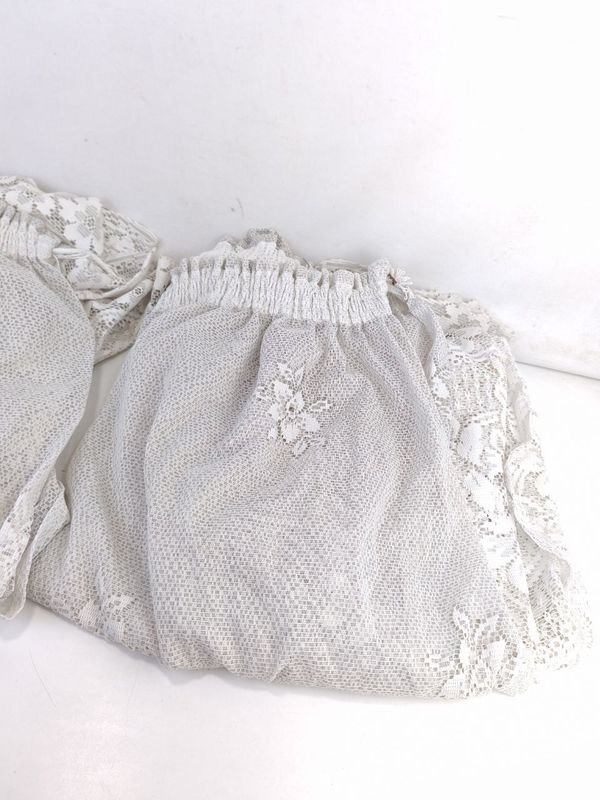 Paños de cortinas blancos con encaje y bordado - imagen 2