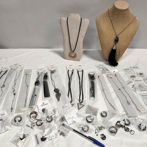 Lote de 50 Piezas de Joyería de Acero Quirúrgico: Collares, Aros y Pulseras Nuevas - imagen 2