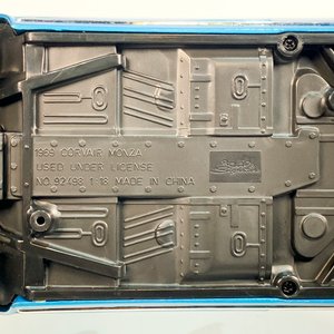 Maqueta Convertible Road Signature Corvair Monza 1969 Celeste 26 cm - imagen 3