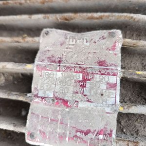 Motor Trifásico Usado de 20 HP con Polea - imagen 2