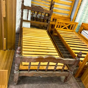 Lote anterior: Cama antigua de madera estilo campo