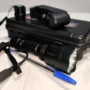 Linterna LED Recargable Arye Metálica con Doble Encendido y Estuche - imagen 1