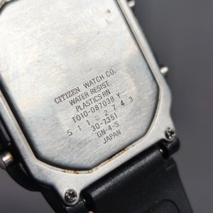 Reloj Citizen Quartz Digital Analógico con Malla de Plástico - imagen 5
