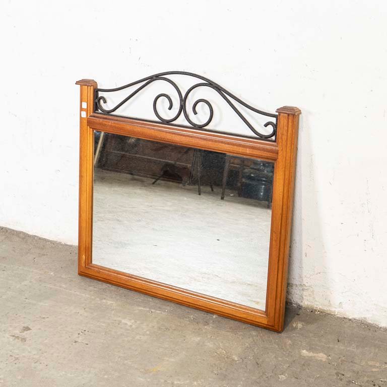 Lote siguiente: Espejo con marco de hierro y madera para decorar