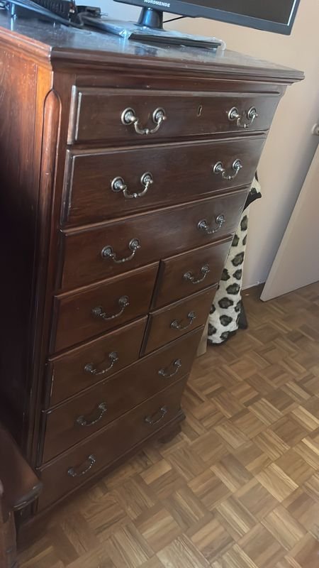 Cómoda de 9 cajones de madera con televisor - imagen 7