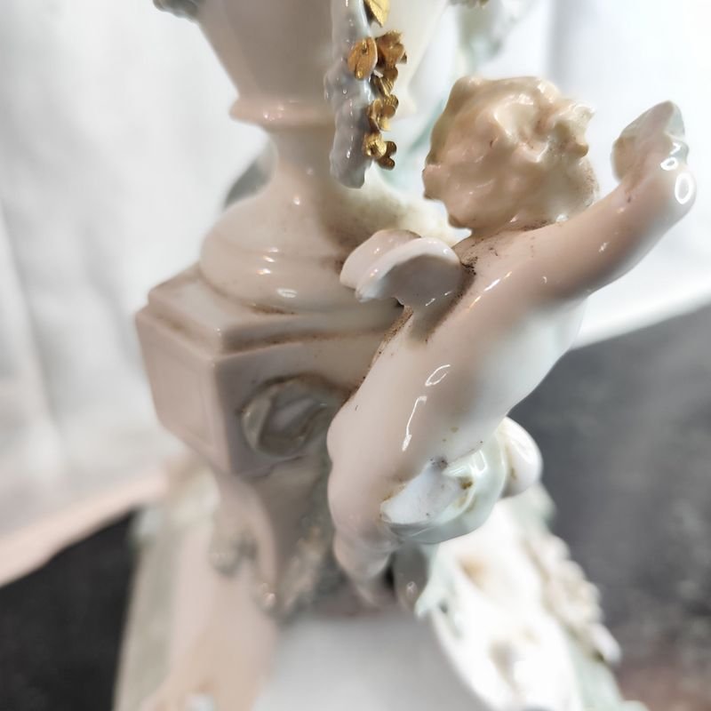 Capodimonte Porcelana con Ángelito y Manta - imagen 3