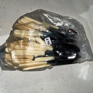 Lote siguiente: Juego de Cubiertos Tramontina Acero Inoxidable y Mango Color Crema