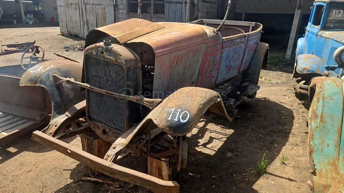 Automóvil Antiguo de Colección - Proyecto de Restauración