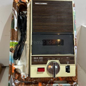 Lote siguiente: Radio Portátil Empire "Solid State" Vintage